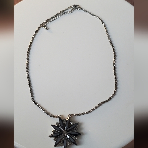 Daisy flower Patterned open and close Pendant Necklace 🌴 - Picture 5 of 6